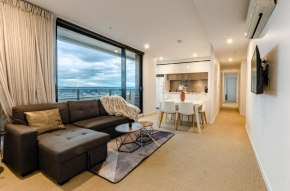 Luxury Living On Top Floors 3 Bedroom Melbournecbd